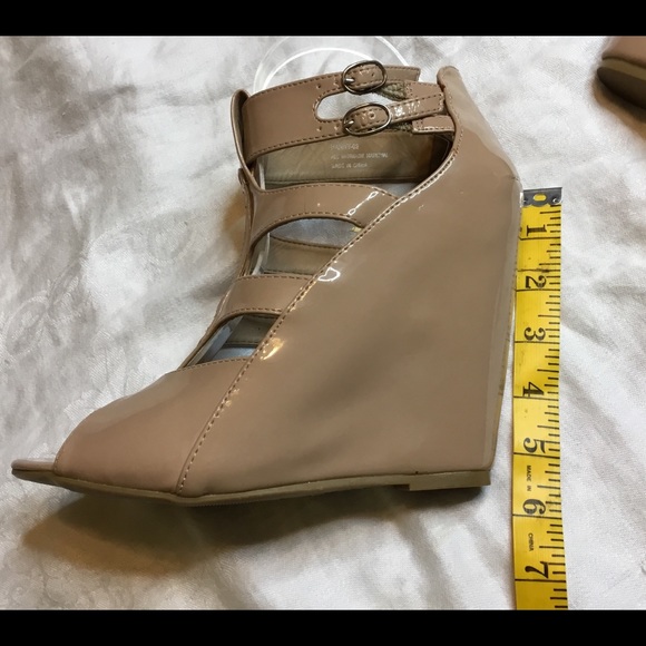 Rouge 5” Tan Patent Leather Sz 10M platform shoes - Picture 3 of 8